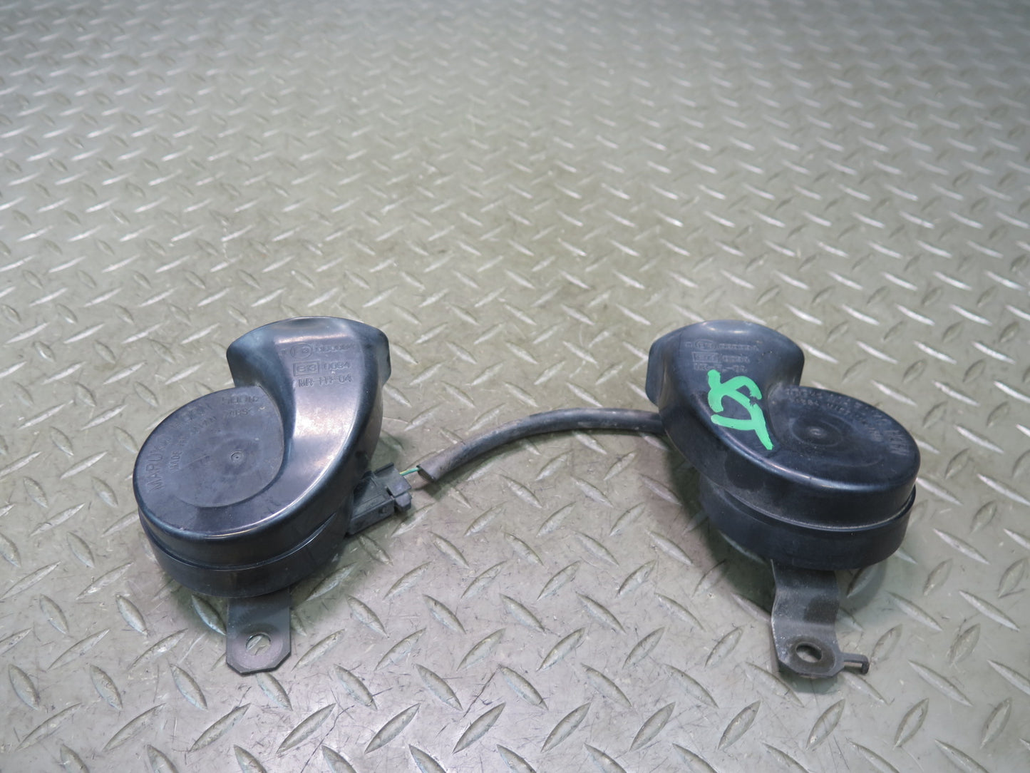 02-10 Lexus UZZ40L SC430 Set of 2 High & Low Tone Note Pitch Horn Signal OEM