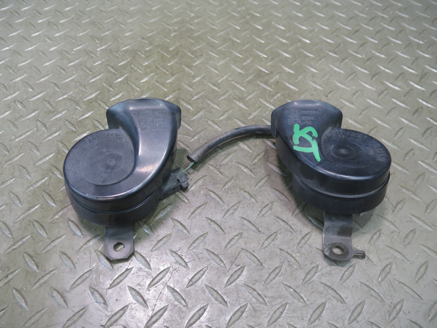 02-10 Lexus UZZ40L SC430 Set of 2 High & Low Tone Note Pitch Horn Signal OEM