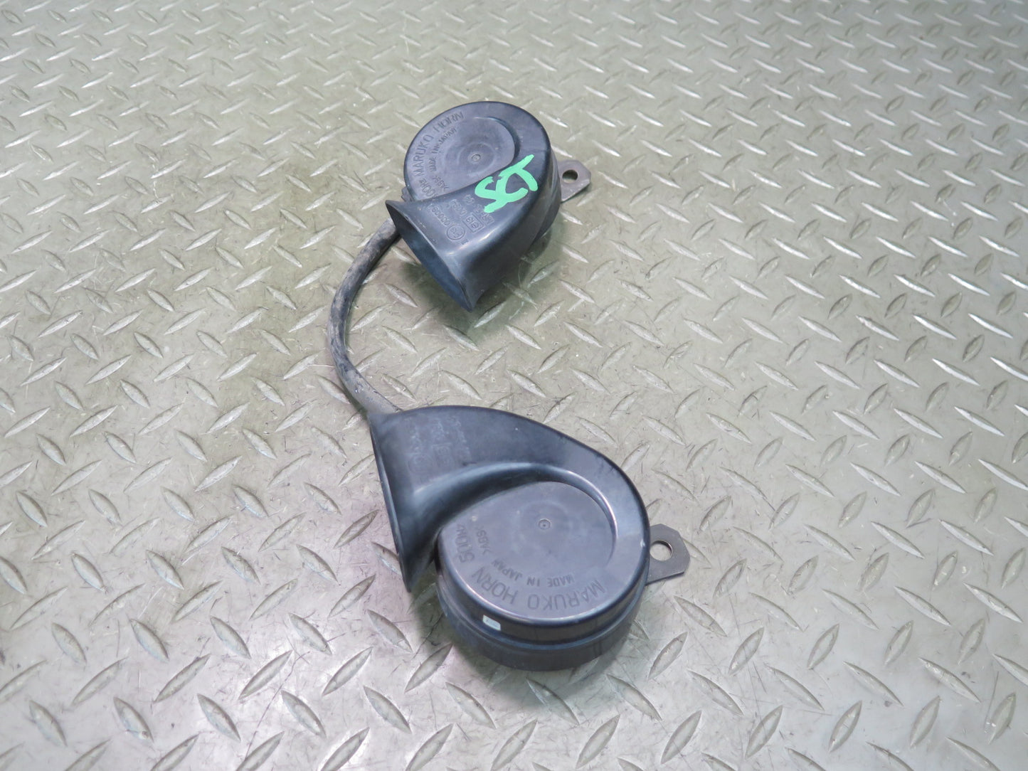02-10 Lexus UZZ40L SC430 Set of 2 High & Low Tone Note Pitch Horn Signal OEM