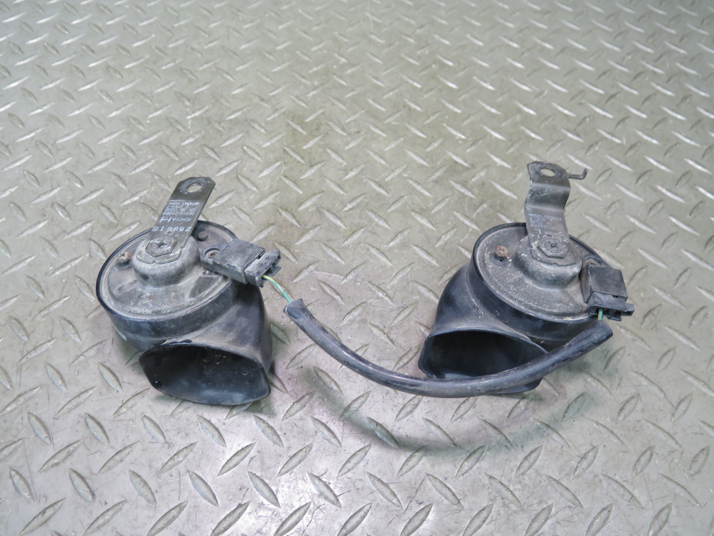 02-10 Lexus UZZ40L SC430 Set of 2 High & Low Tone Note Pitch Horn Signal OEM