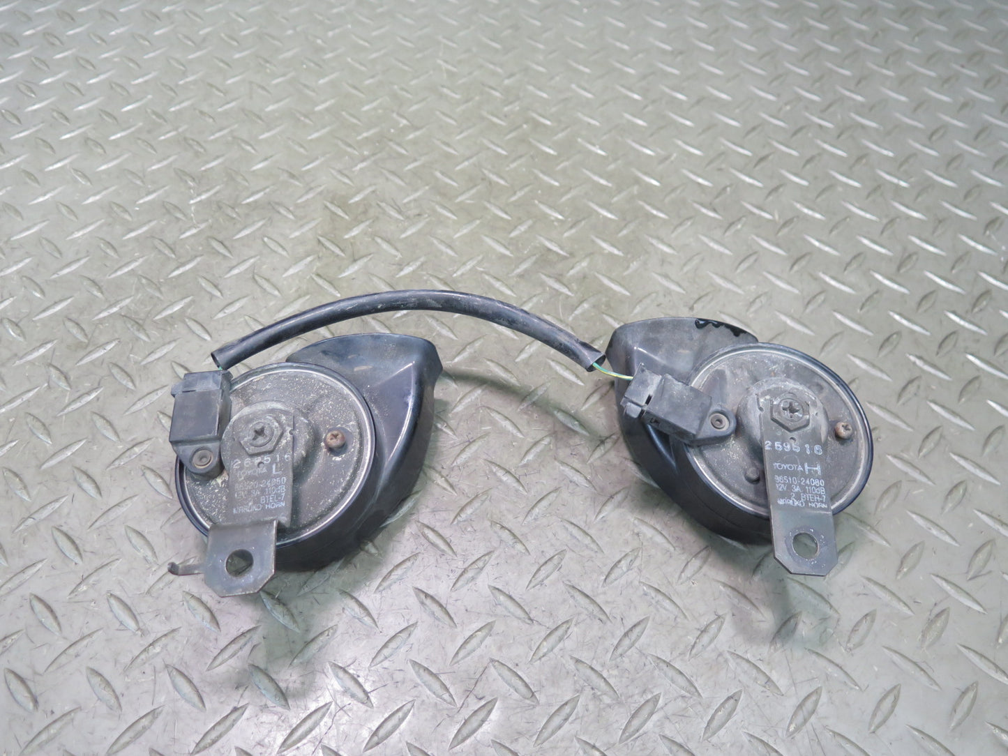 02-10 Lexus UZZ40L SC430 Set of 2 High & Low Tone Note Pitch Horn Signal OEM