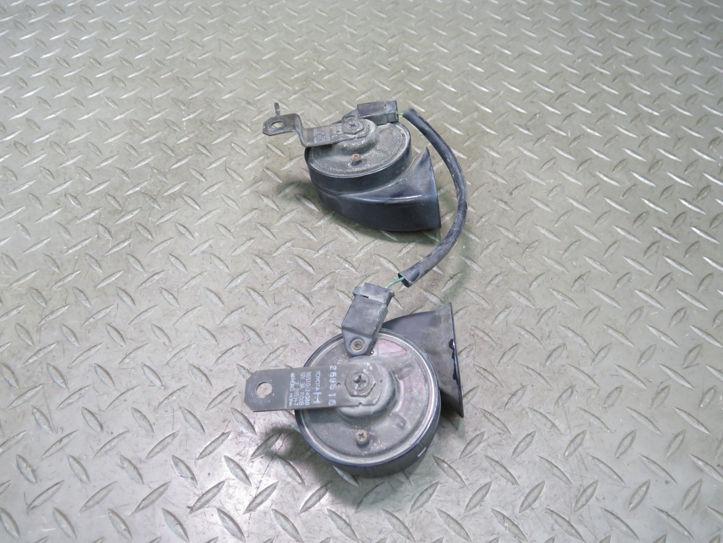 02-10 Lexus UZZ40L SC430 Set of 2 High & Low Tone Note Pitch Horn Signal OEM
