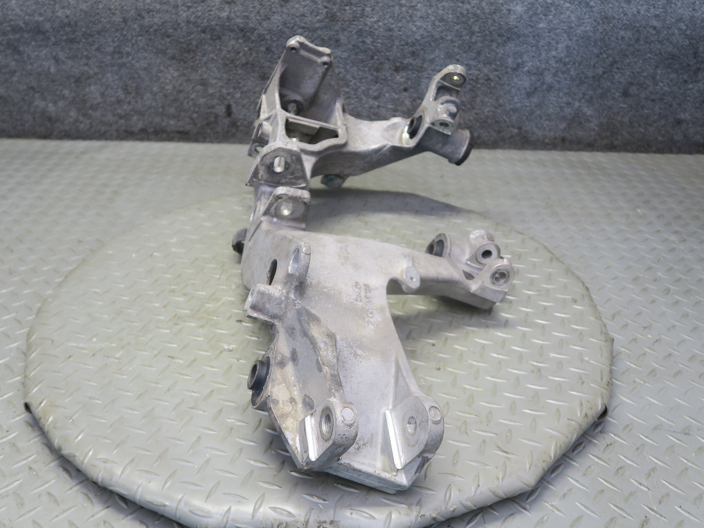 1999-2004 Porsche 911 996 Rear Right Suspension Sub Frame Bracket Mount
