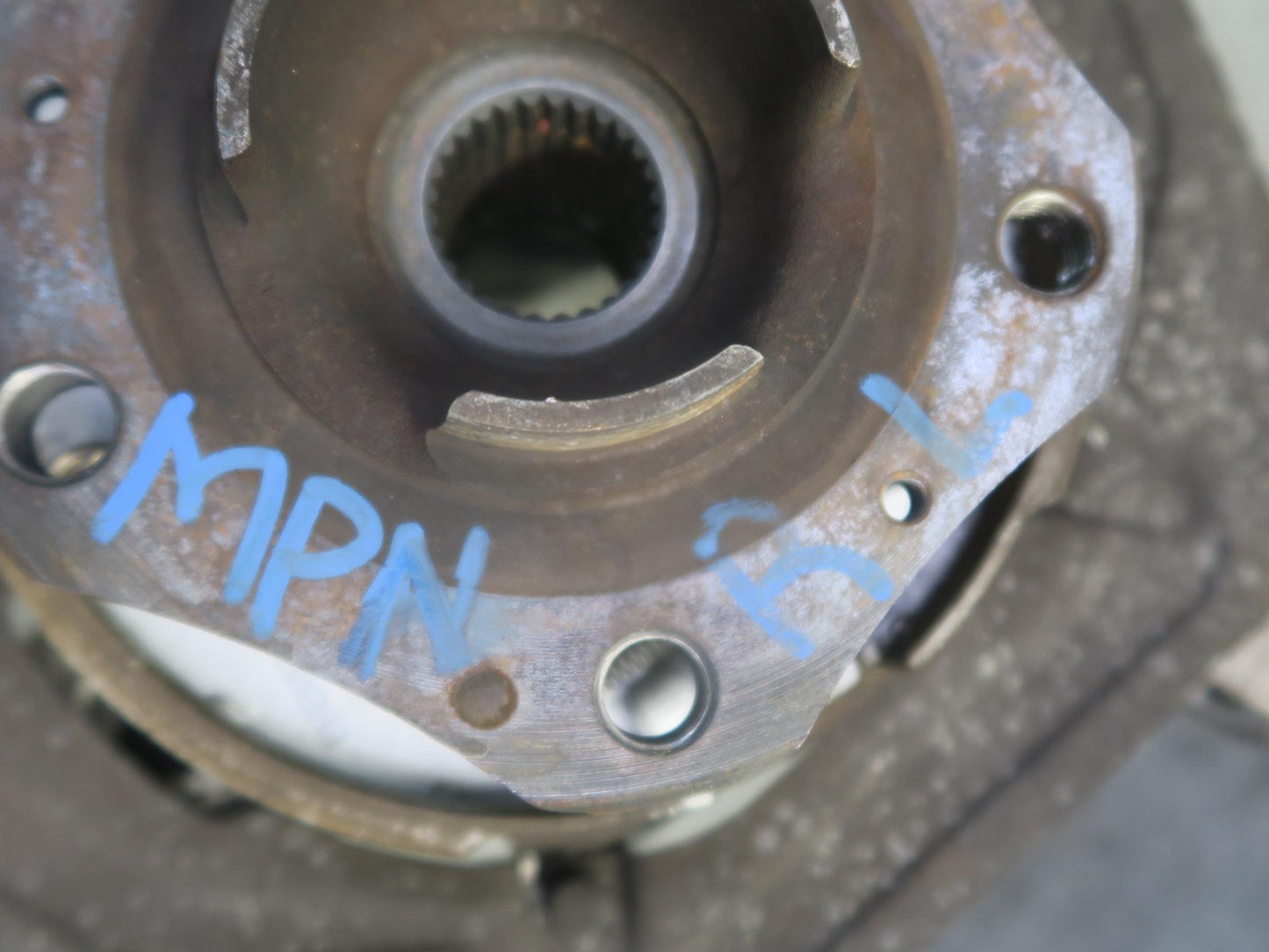 1999-2005 Porsche 911 996 Carrera 4 AWD Rear Left Spindle Knuckle Wheel Hub