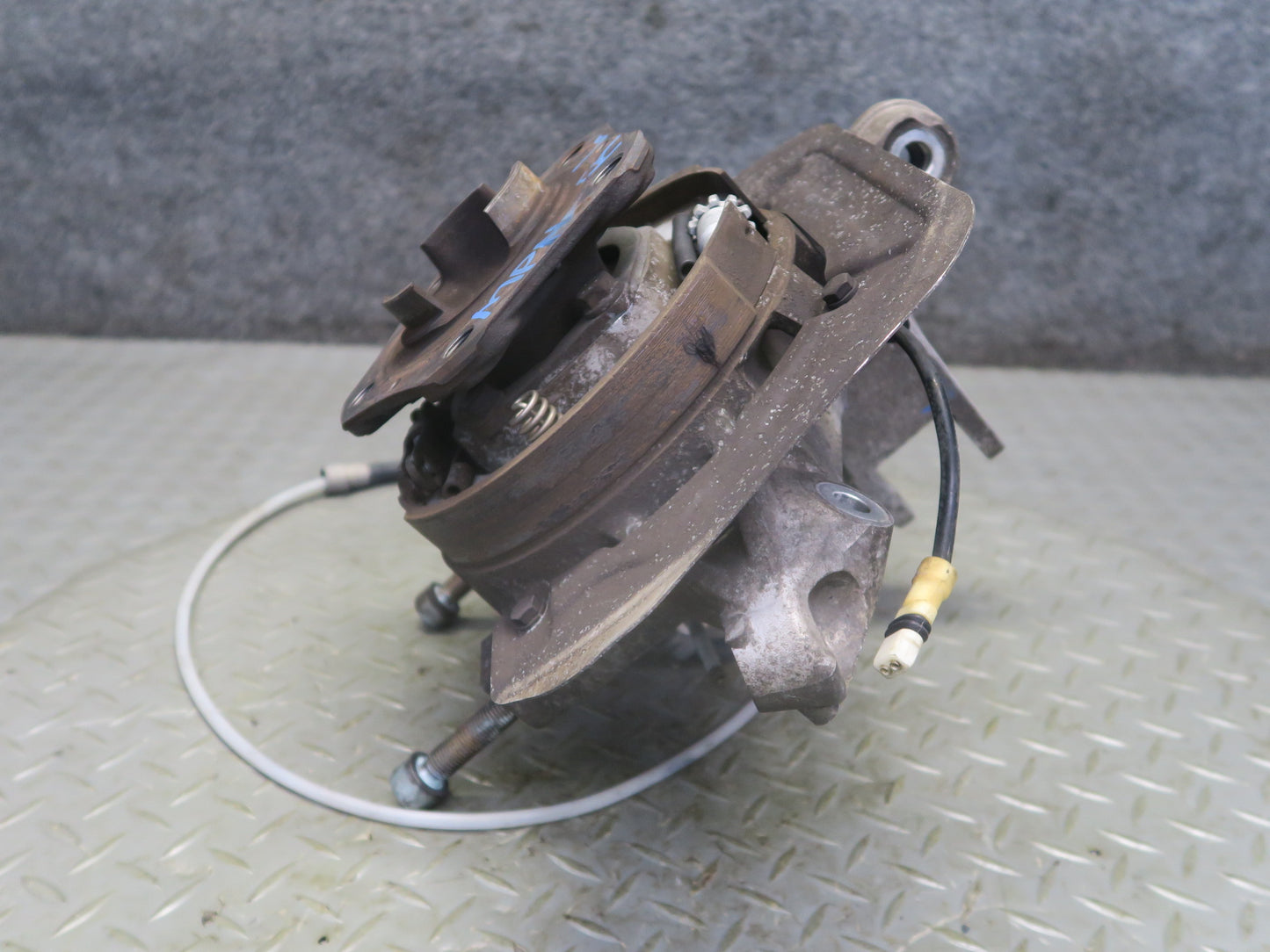 1999-2005 Porsche 911 996 Carrera 4 AWD Rear Left Spindle Knuckle Wheel Hub
