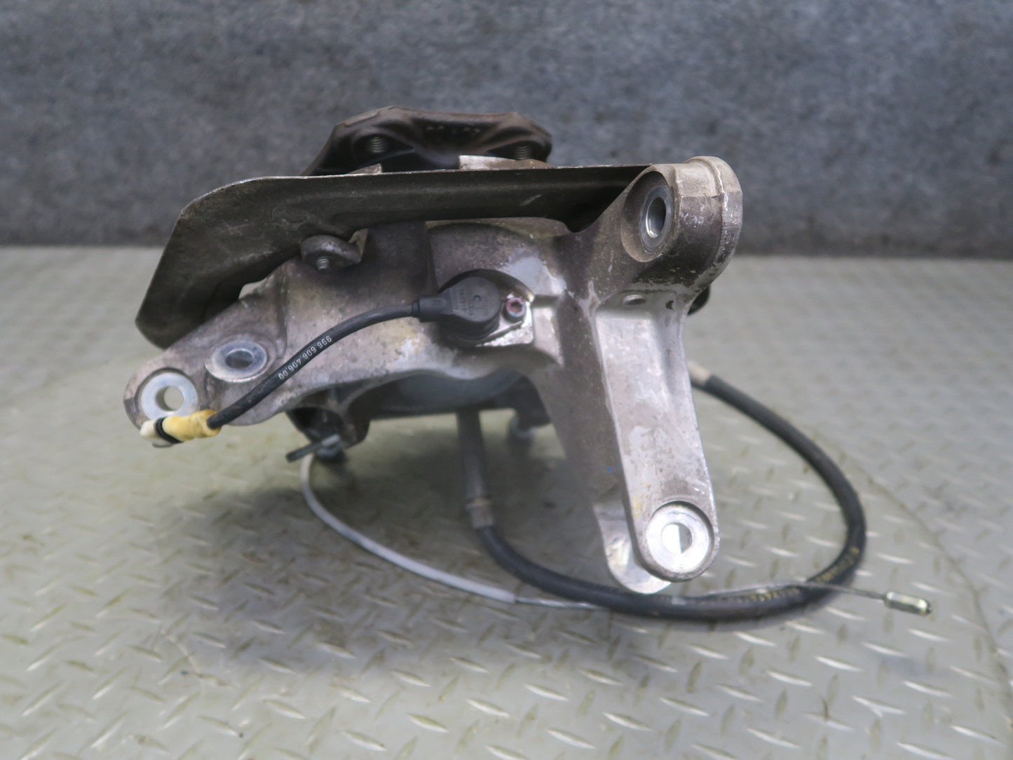 1999-2005 Porsche 911 996 Carrera 4 AWD Rear Left Spindle Knuckle Wheel Hub