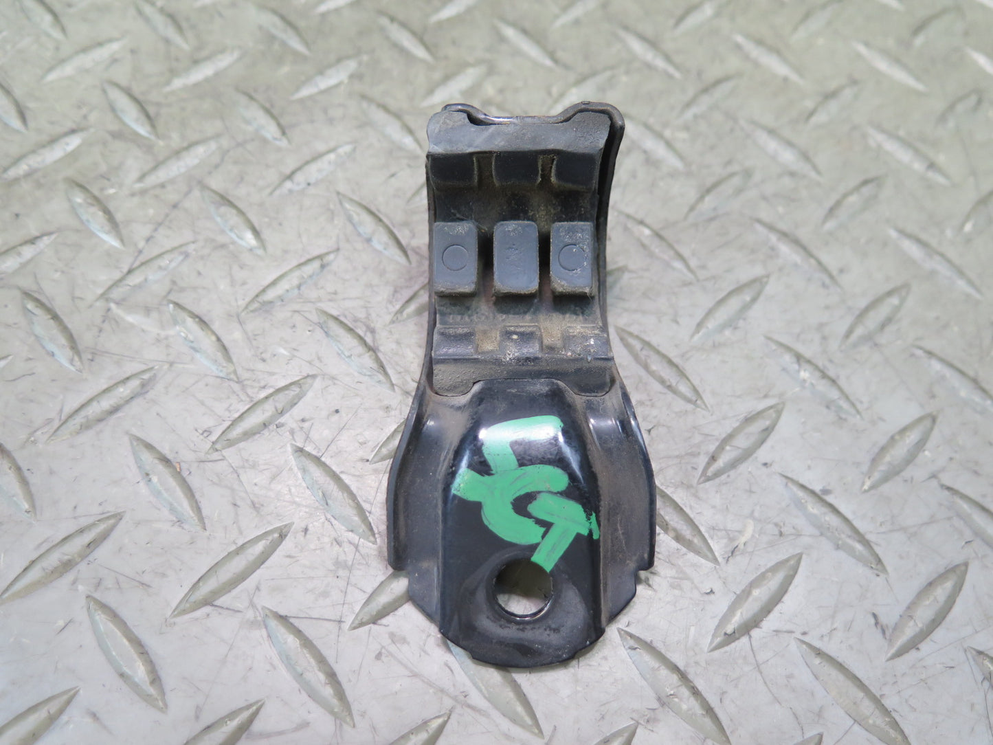02-10 Lexus UZZ40L SC430 Set of 2 Left & Right Radiator Bracket Mount OEM