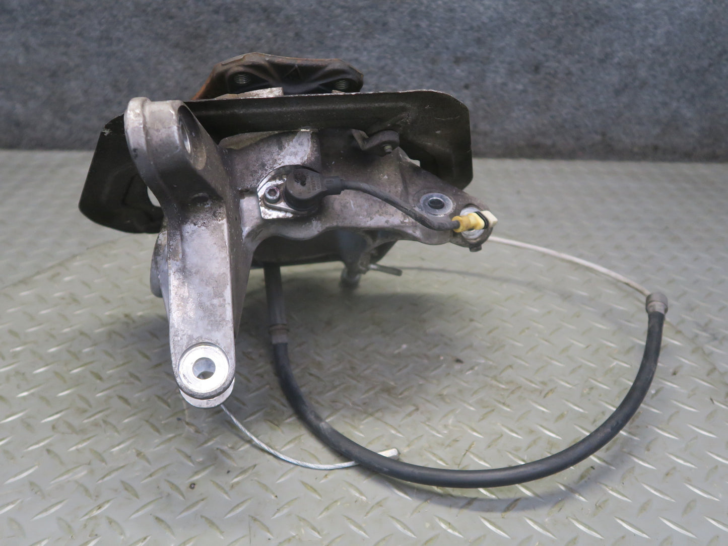 1999-2005 Porsche 911 996 Carrera 4 AWD Rear Right Spindle Knuckle Wheel Hub