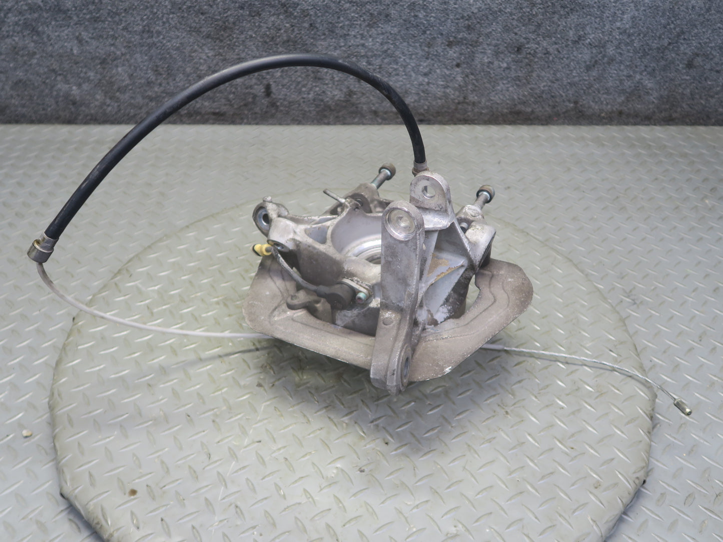 1999-2005 Porsche 911 996 Carrera 4 AWD Rear Right Spindle Knuckle Wheel Hub