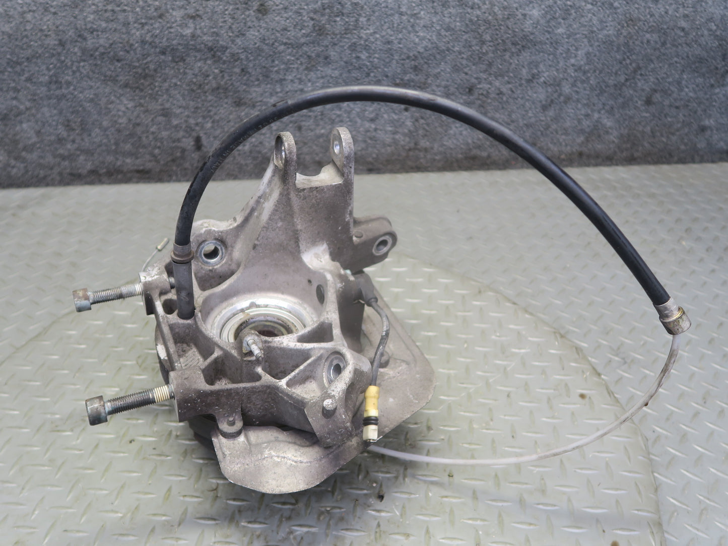 1999-2005 Porsche 911 996 Carrera 4 AWD Rear Right Spindle Knuckle Wheel Hub