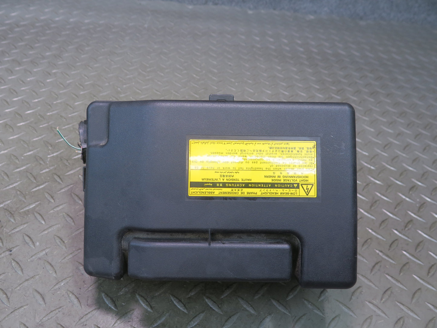 02-05 Lexus UZZ40L SC430 Engine Bay Relay Fuse Box OEM