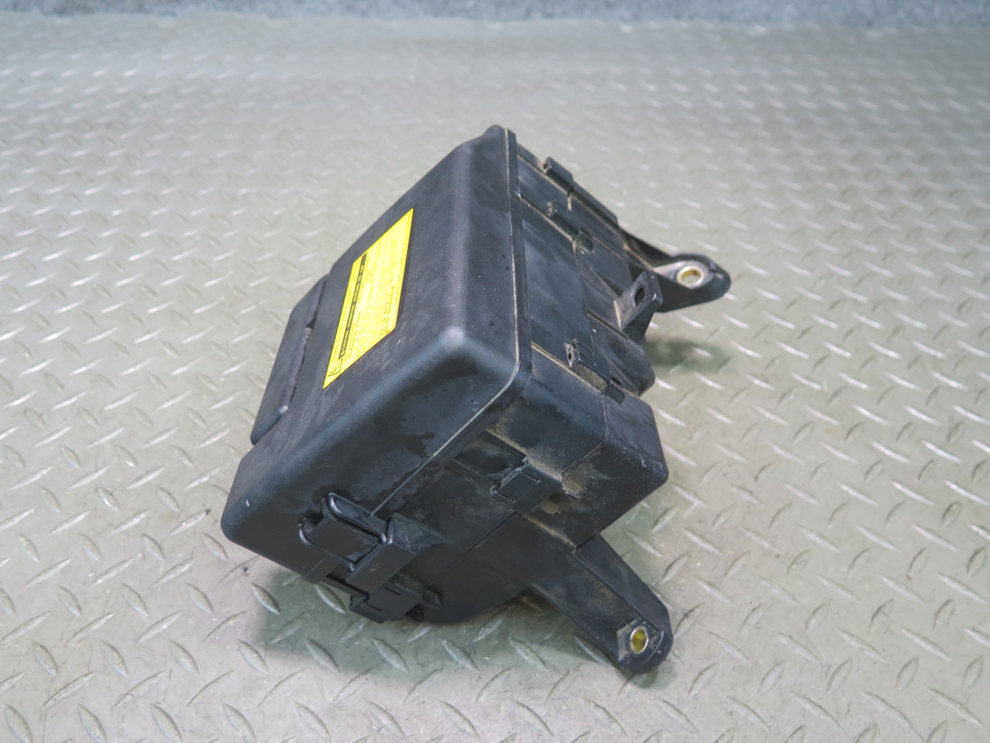 02-05 Lexus UZZ40L SC430 Engine Bay Relay Fuse Box OEM