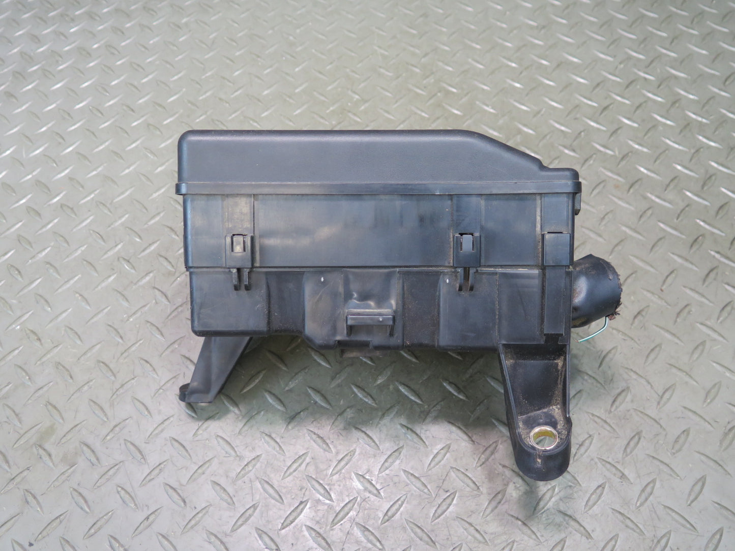 02-05 Lexus UZZ40L SC430 Engine Bay Relay Fuse Box OEM