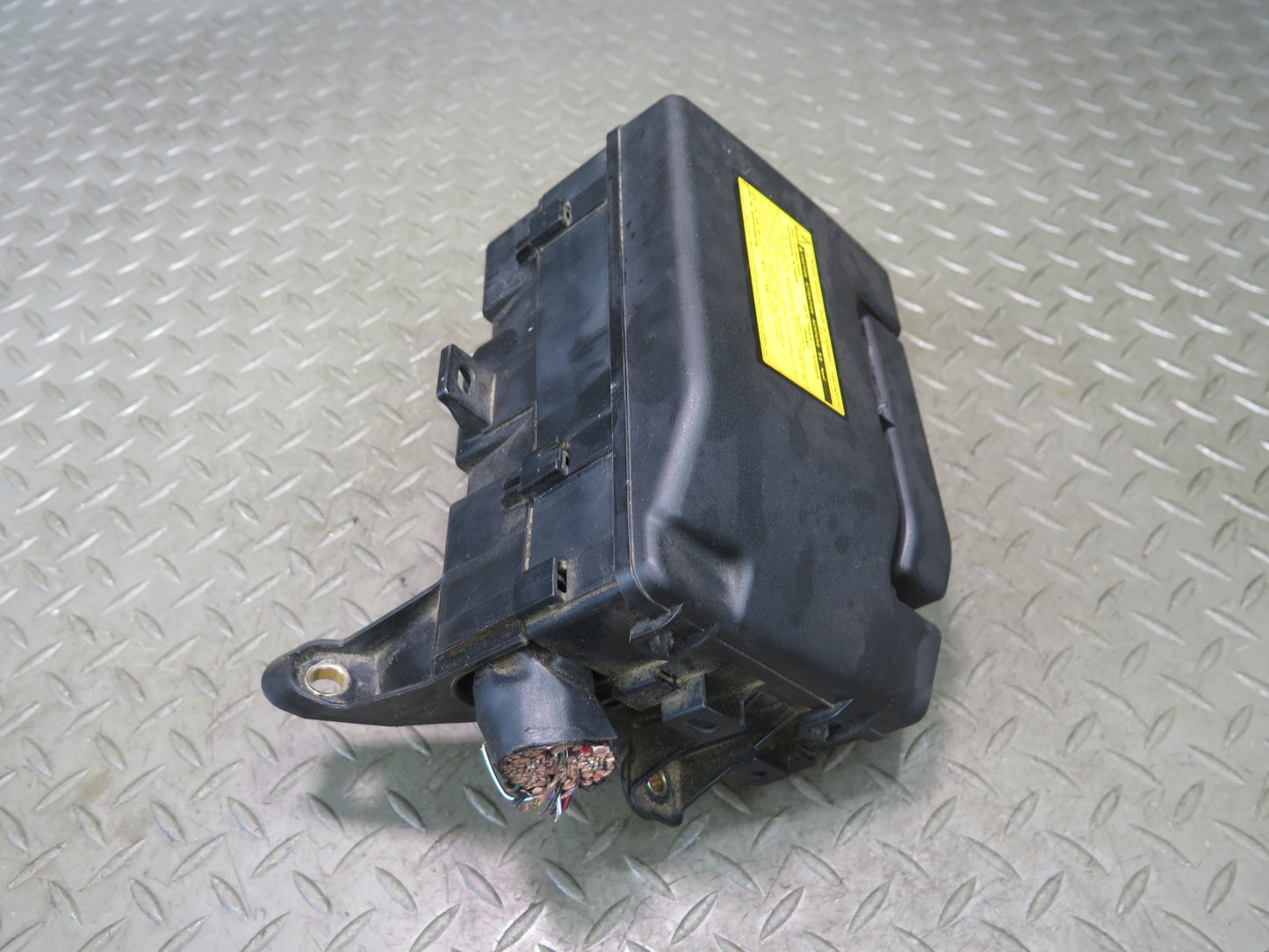 02-05 Lexus UZZ40L SC430 Engine Bay Relay Fuse Box OEM