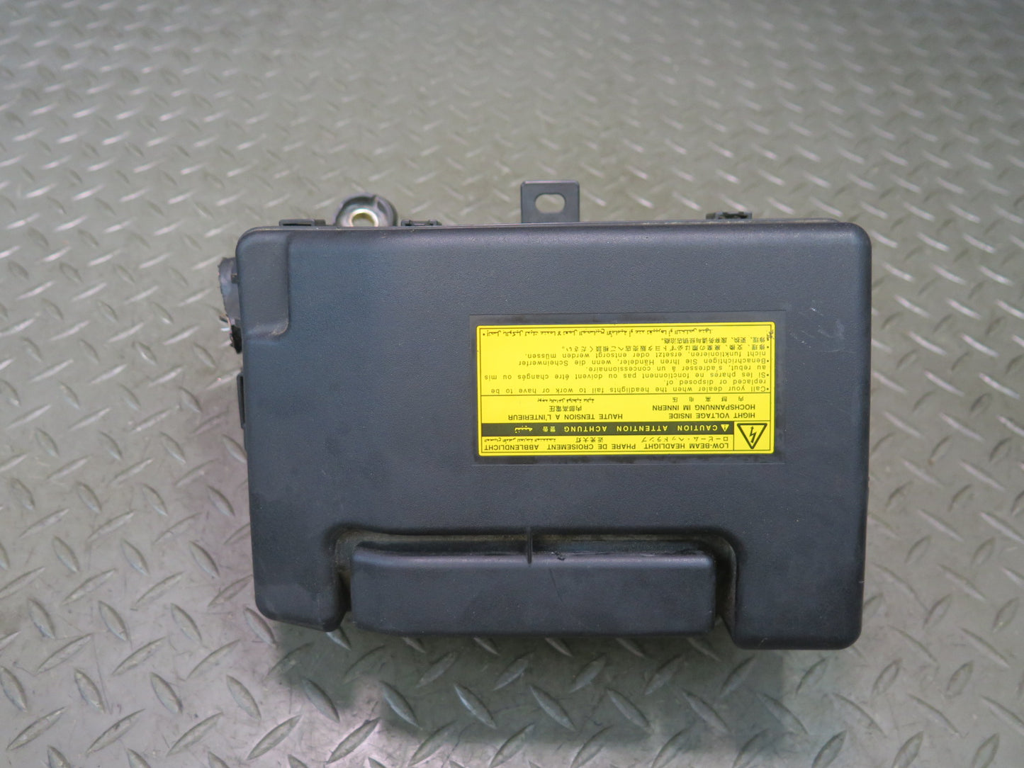 02-05 Lexus UZZ40L SC430 Engine Bay Relay Fuse Box OEM