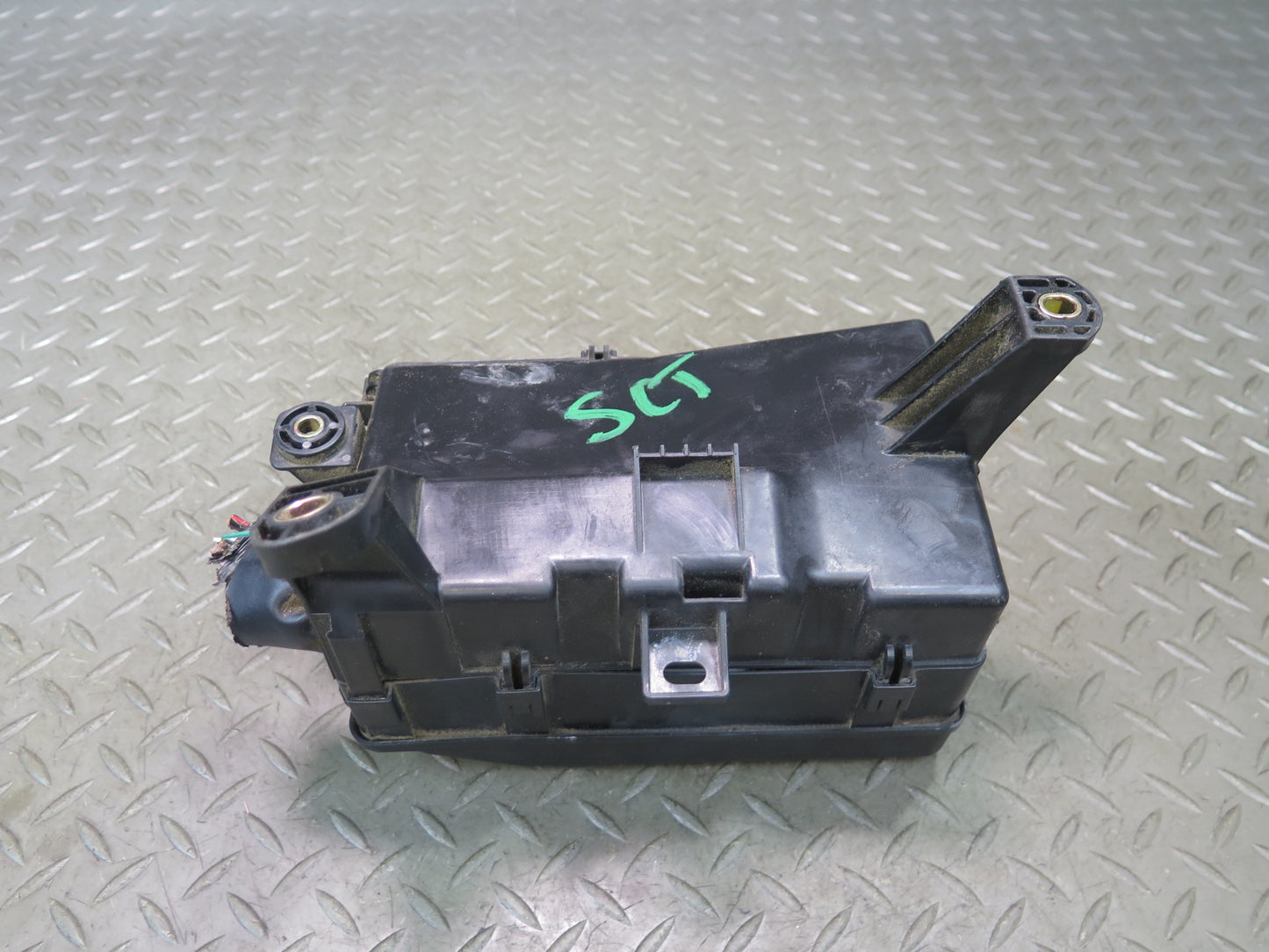 02-05 Lexus UZZ40L SC430 Engine Bay Relay Fuse Box OEM