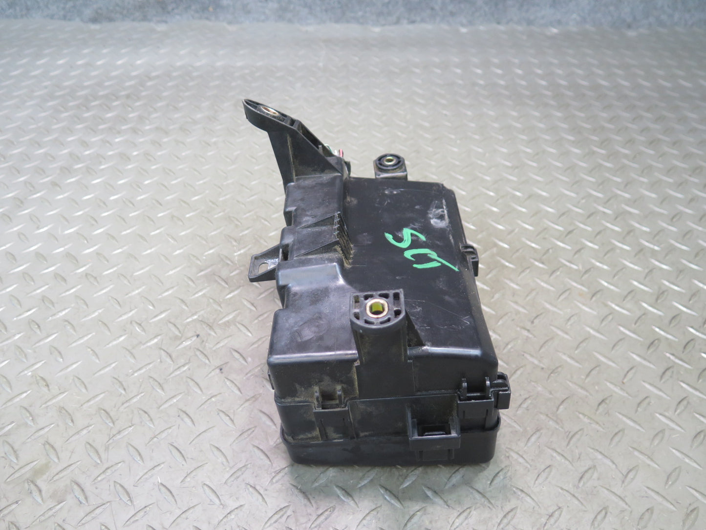 02-05 Lexus UZZ40L SC430 Engine Bay Relay Fuse Box OEM