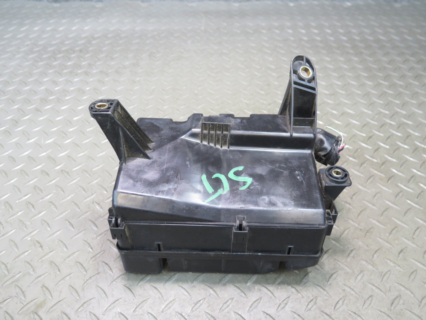 02-05 Lexus UZZ40L SC430 Engine Bay Relay Fuse Box OEM