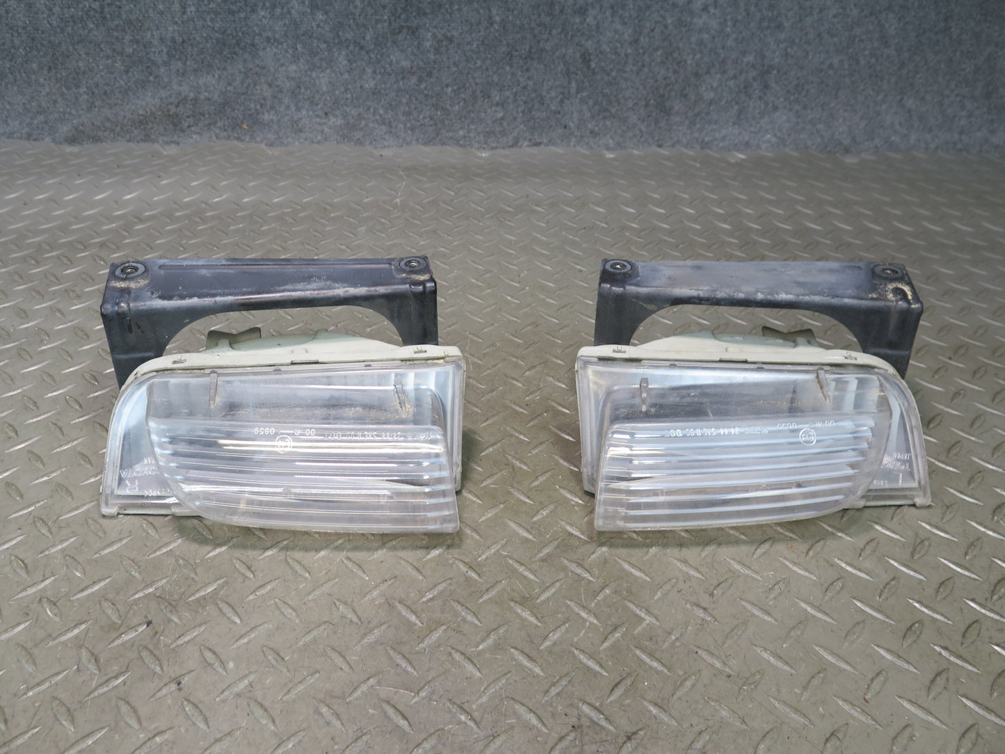 02-05 Lexus Z40 SC430 Set of 2 Rear Bumper Left & Right Backup Reverse Light OEM