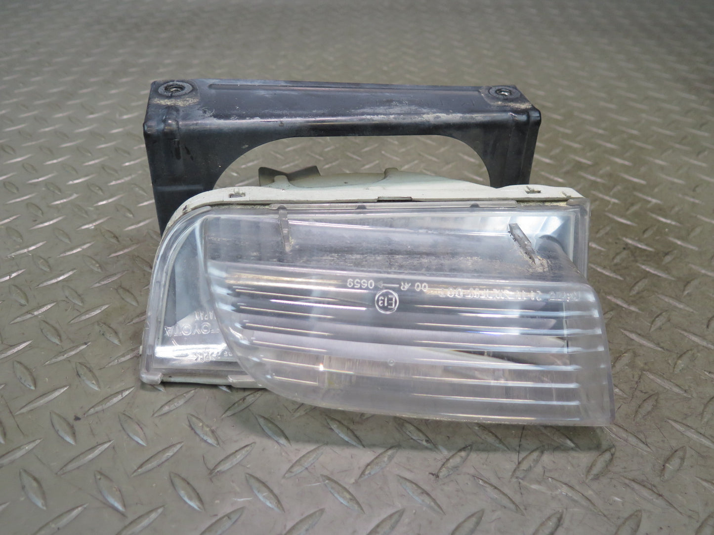 02-05 Lexus Z40 SC430 Set of 2 Rear Bumper Left & Right Backup Reverse Light OEM
