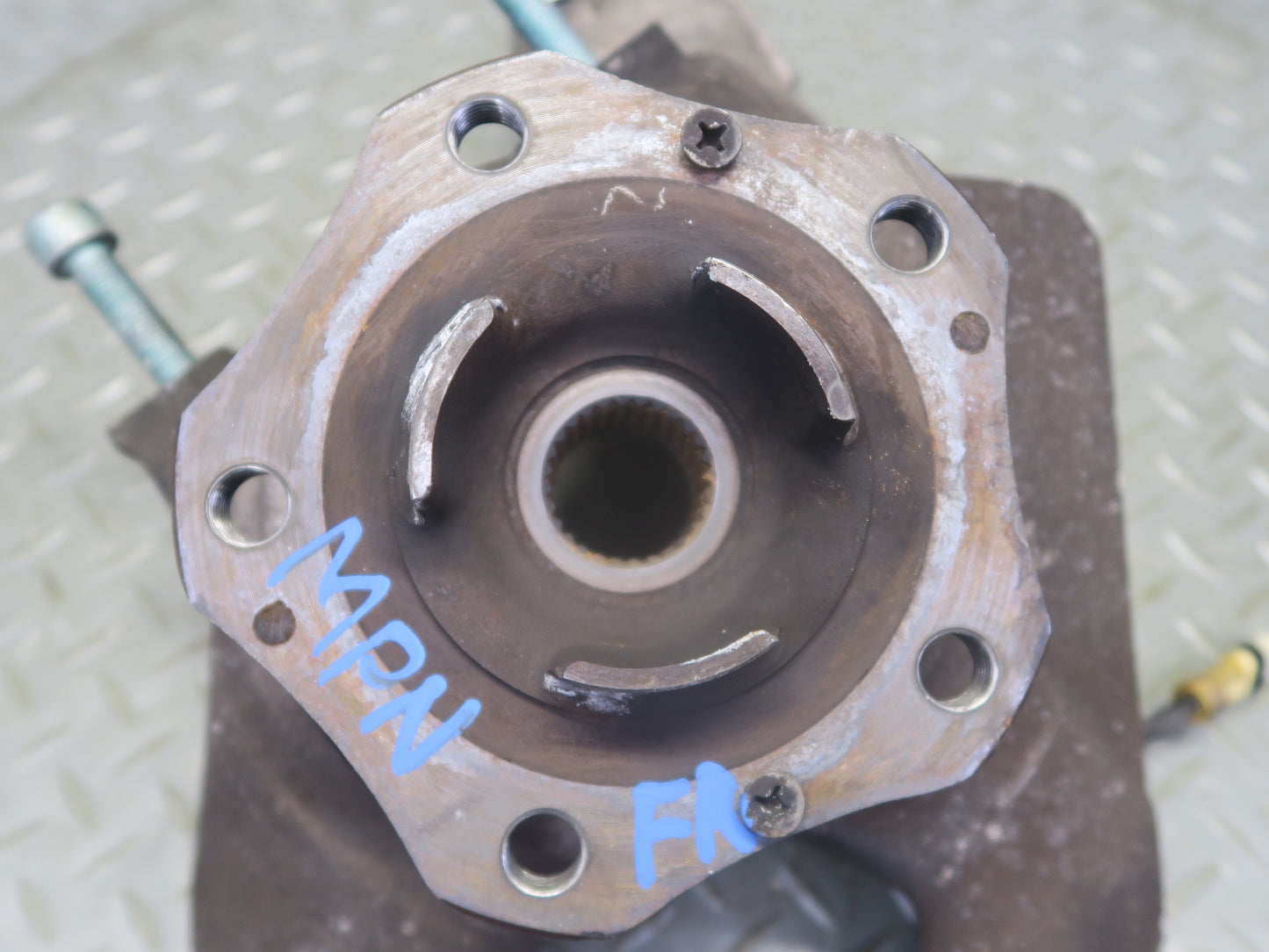 1999-2005 Porsche 911 996 Carrera 4 AWD Front Right Spindle Knuckle Wheel Hub