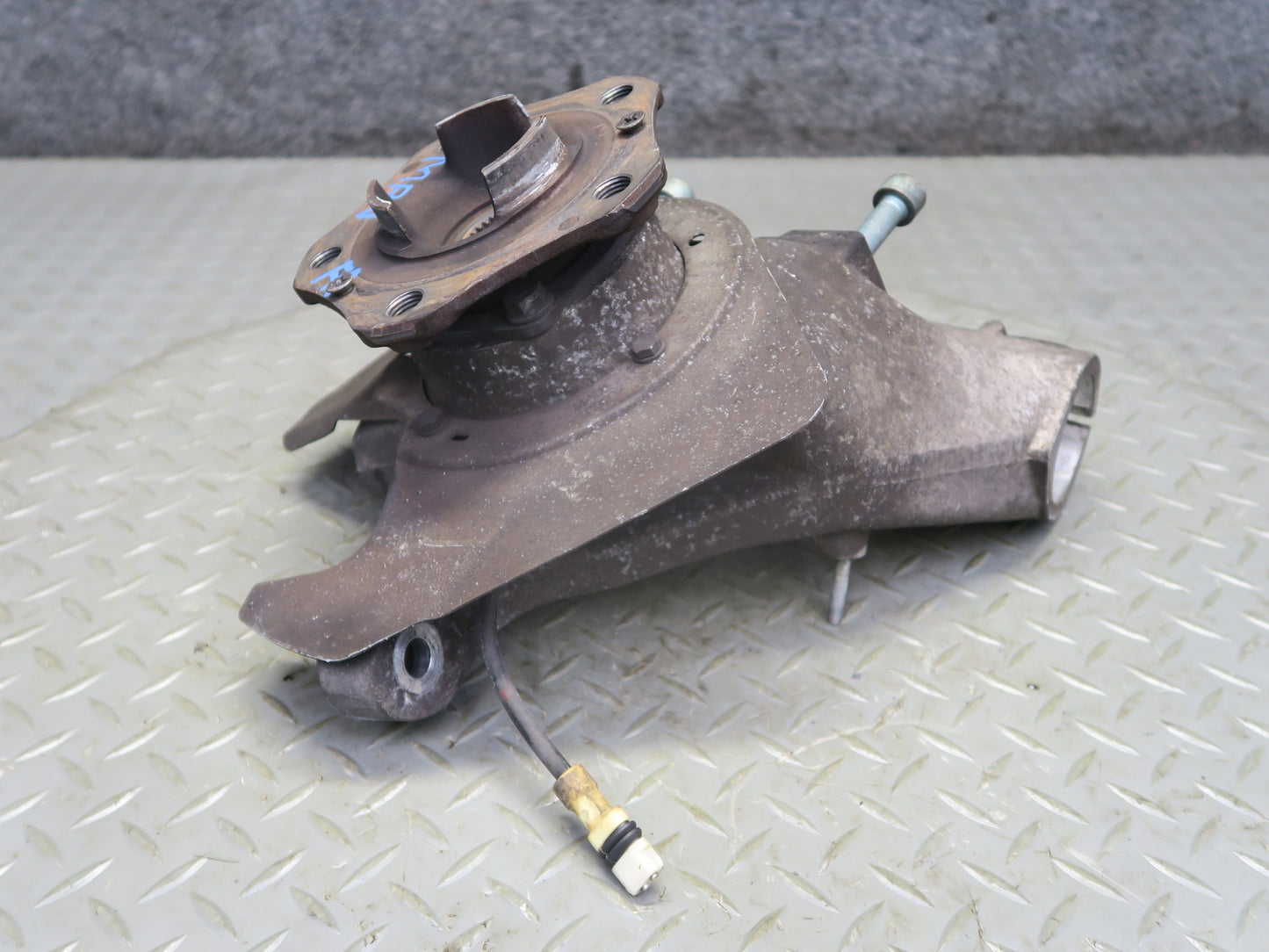 1999-2005 Porsche 911 996 Carrera 4 AWD Front Right Spindle Knuckle Wheel Hub