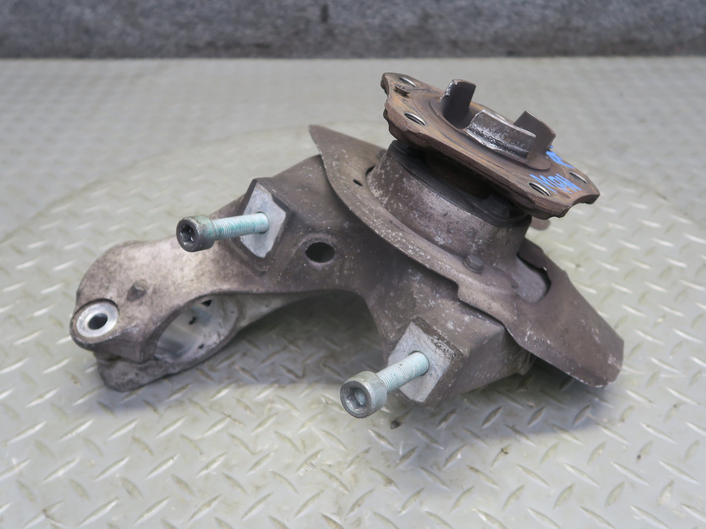 1999-2005 Porsche 911 996 Carrera 4 AWD Front Right Spindle Knuckle Wheel Hub