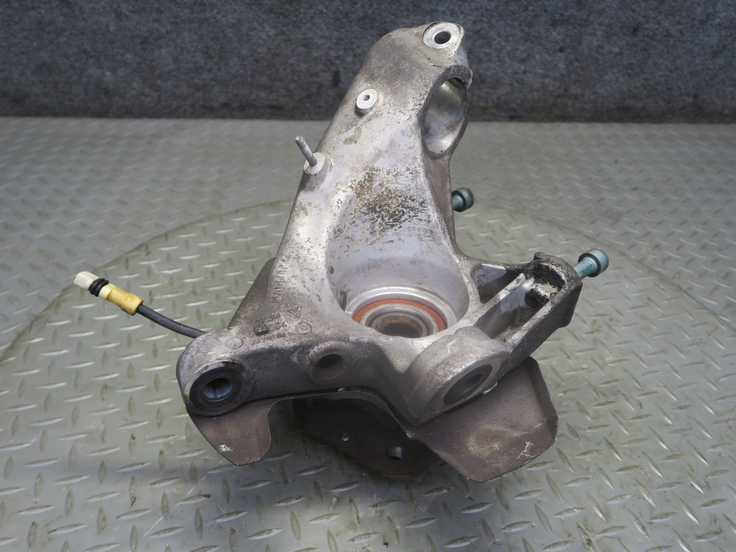 1999-2005 Porsche 911 996 Carrera 4 AWD Front Right Spindle Knuckle Wheel Hub