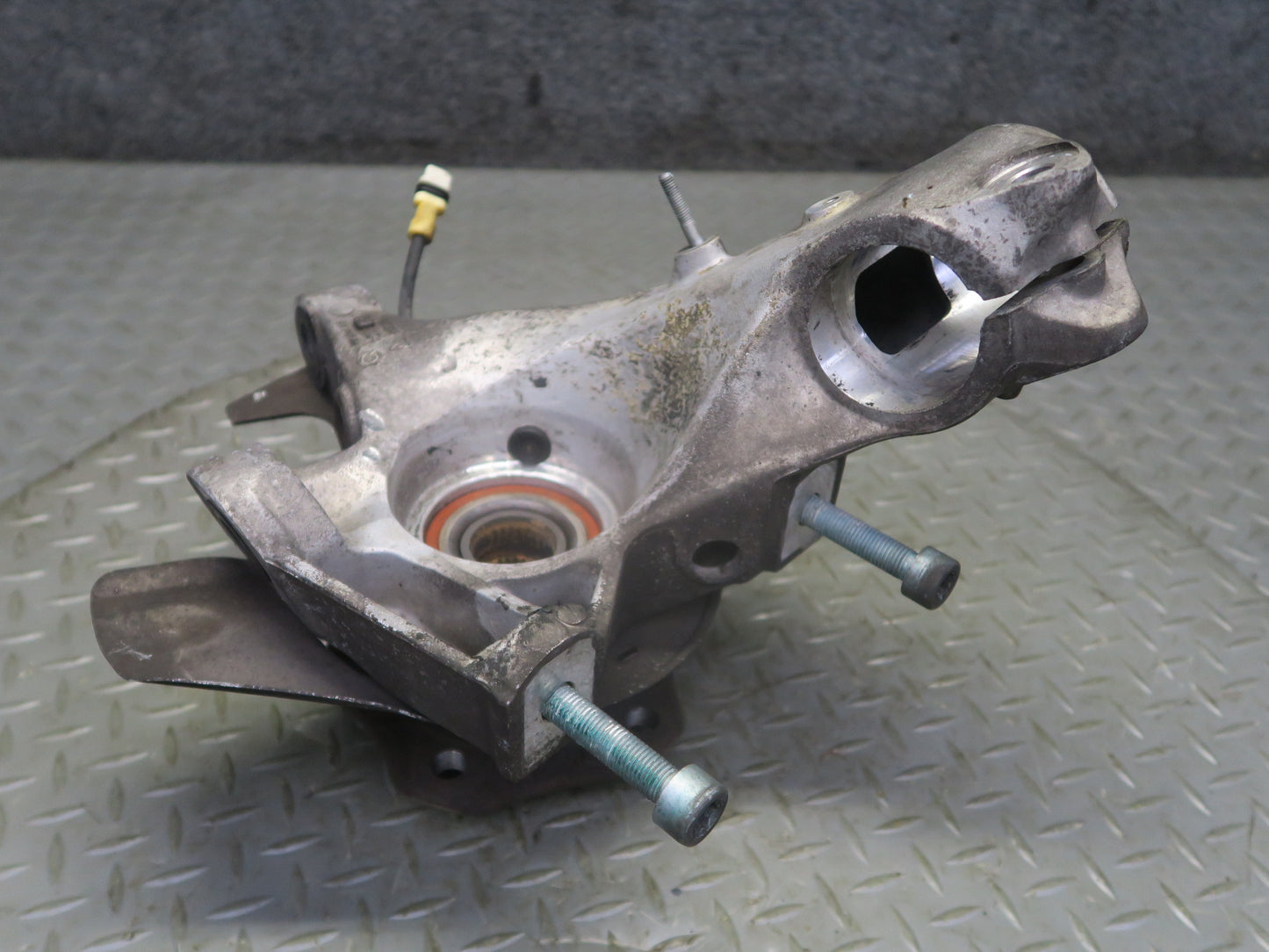 1999-2005 Porsche 911 996 Carrera 4 AWD Front Right Spindle Knuckle Wheel Hub