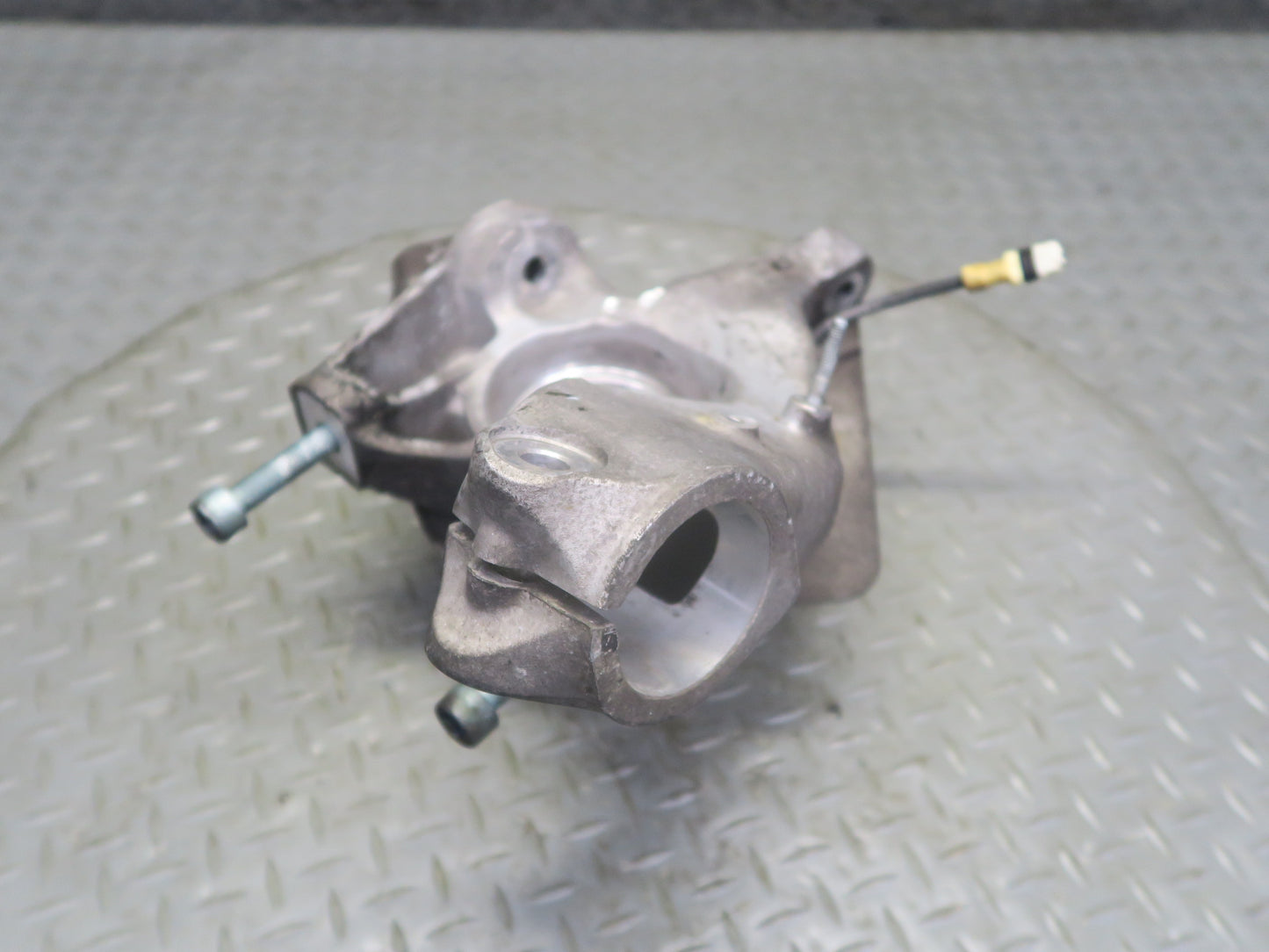 1999-2005 Porsche 911 996 Carrera 4 AWD Front Right Spindle Knuckle Wheel Hub