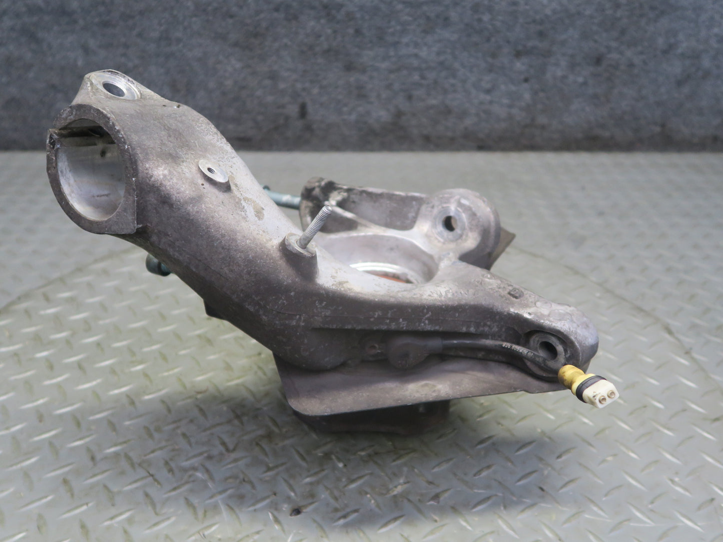 1999-2005 Porsche 911 996 Carrera 4 AWD Front Right Spindle Knuckle Wheel Hub