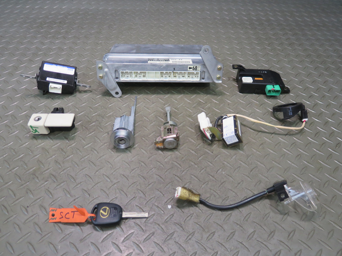 2003 Lexus UZZ40L SC430 3UZFE ECU ECM Immo Ignition Glove Door Lock KEY Set OEM
