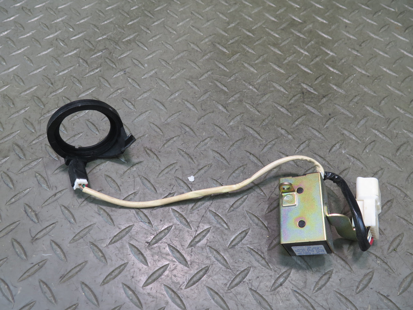 2003 Lexus UZZ40L SC430 3UZFE ECU ECM Immo Ignition Glove Door Lock KEY Set OEM