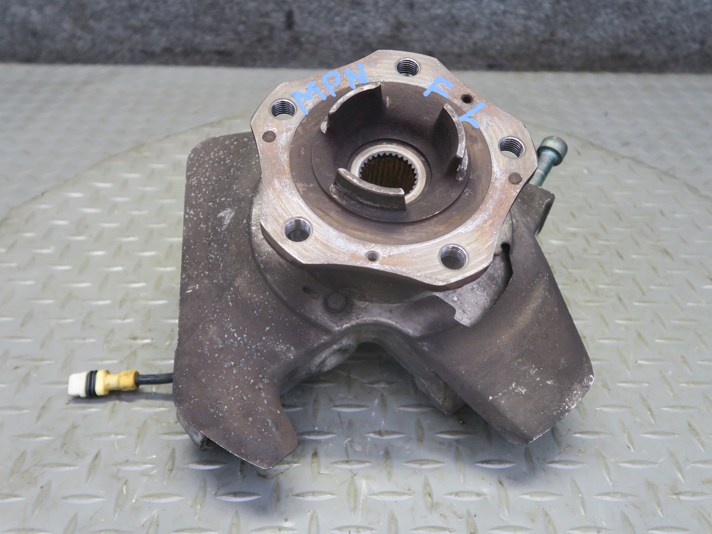 1999-2005 Porsche 911 996 Carrera 4 AWD Front Left Spindle Knuckle Wheel Hub