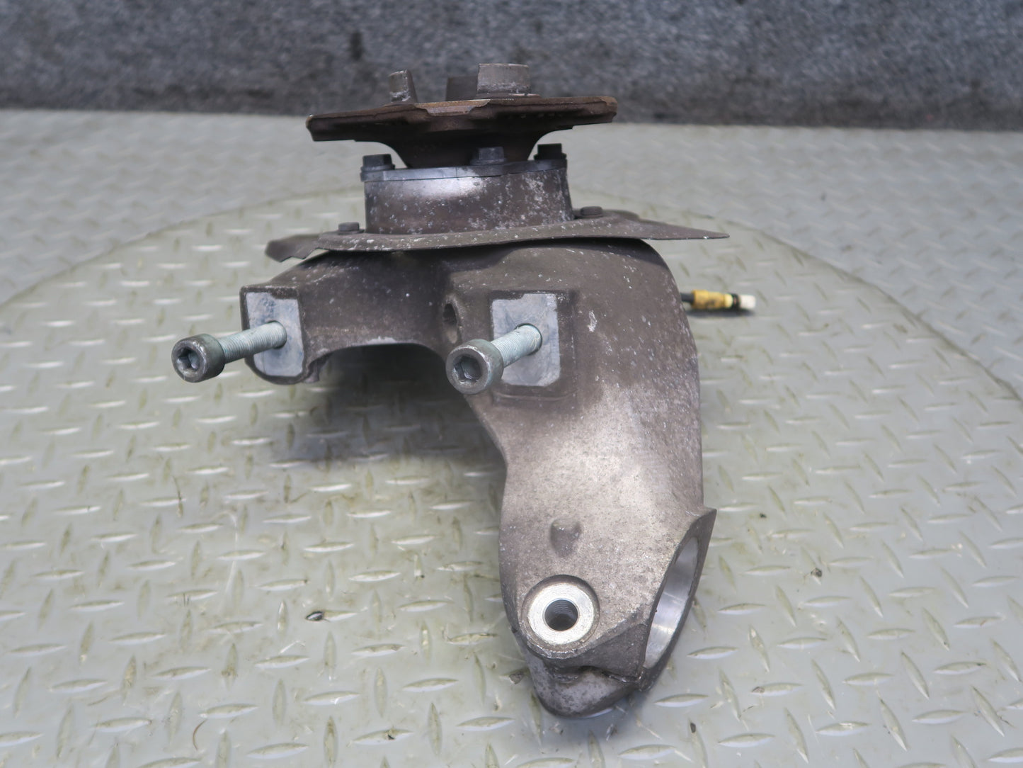 1999-2005 Porsche 911 996 Carrera 4 AWD Front Left Spindle Knuckle Wheel Hub