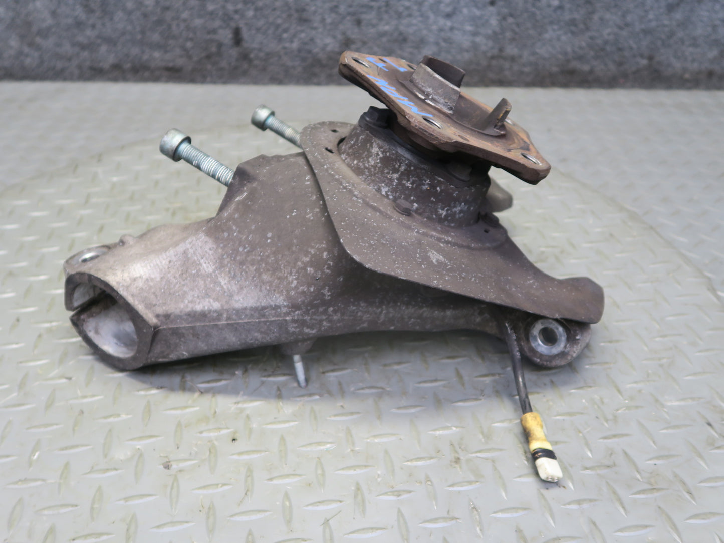 1999-2005 Porsche 911 996 Carrera 4 AWD Front Left Spindle Knuckle Wheel Hub