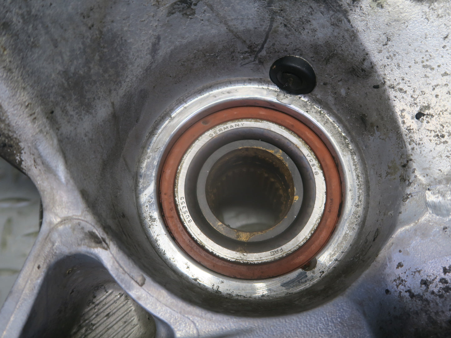 1999-2005 Porsche 911 996 Carrera 4 AWD Front Left Spindle Knuckle Wheel Hub