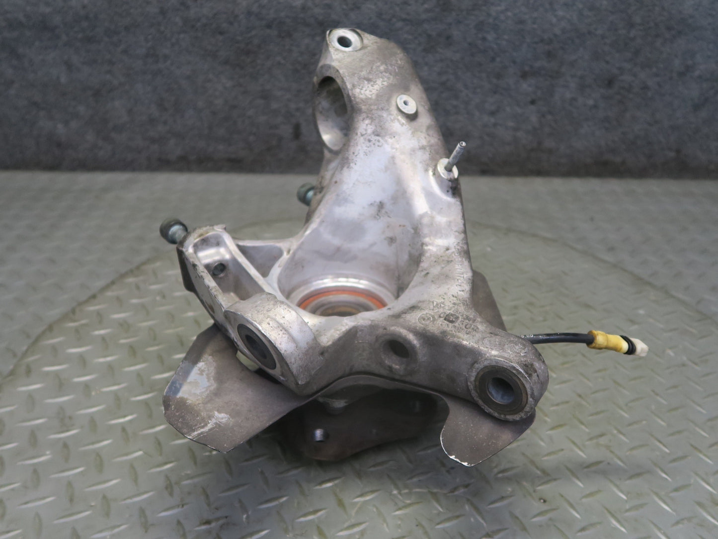 1999-2005 Porsche 911 996 Carrera 4 AWD Front Left Spindle Knuckle Wheel Hub