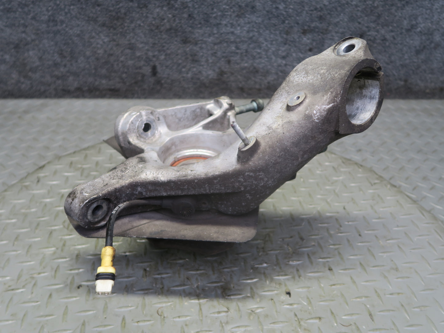 1999-2005 Porsche 911 996 Carrera 4 AWD Front Left Spindle Knuckle Wheel Hub