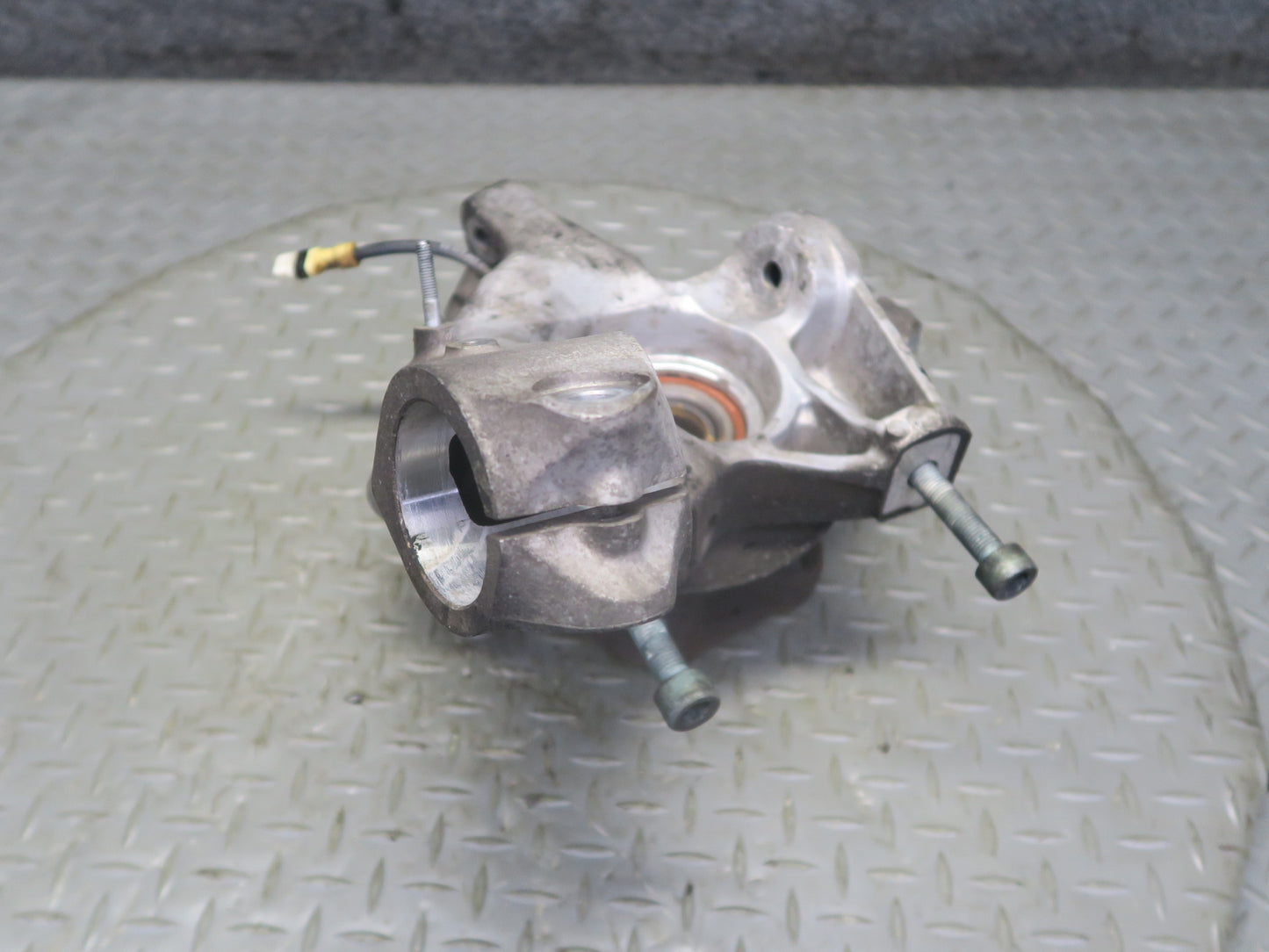 1999-2005 Porsche 911 996 Carrera 4 AWD Front Left Spindle Knuckle Wheel Hub