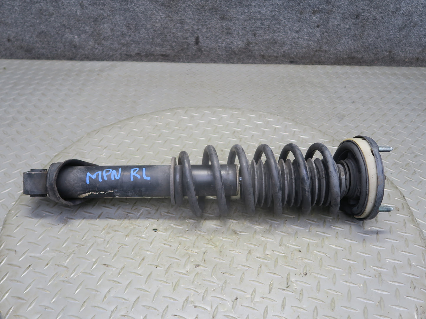 2002-2005 Porsche 911 996 Convertible AWD M/T Rear Strut Shock Absorber Set of 2