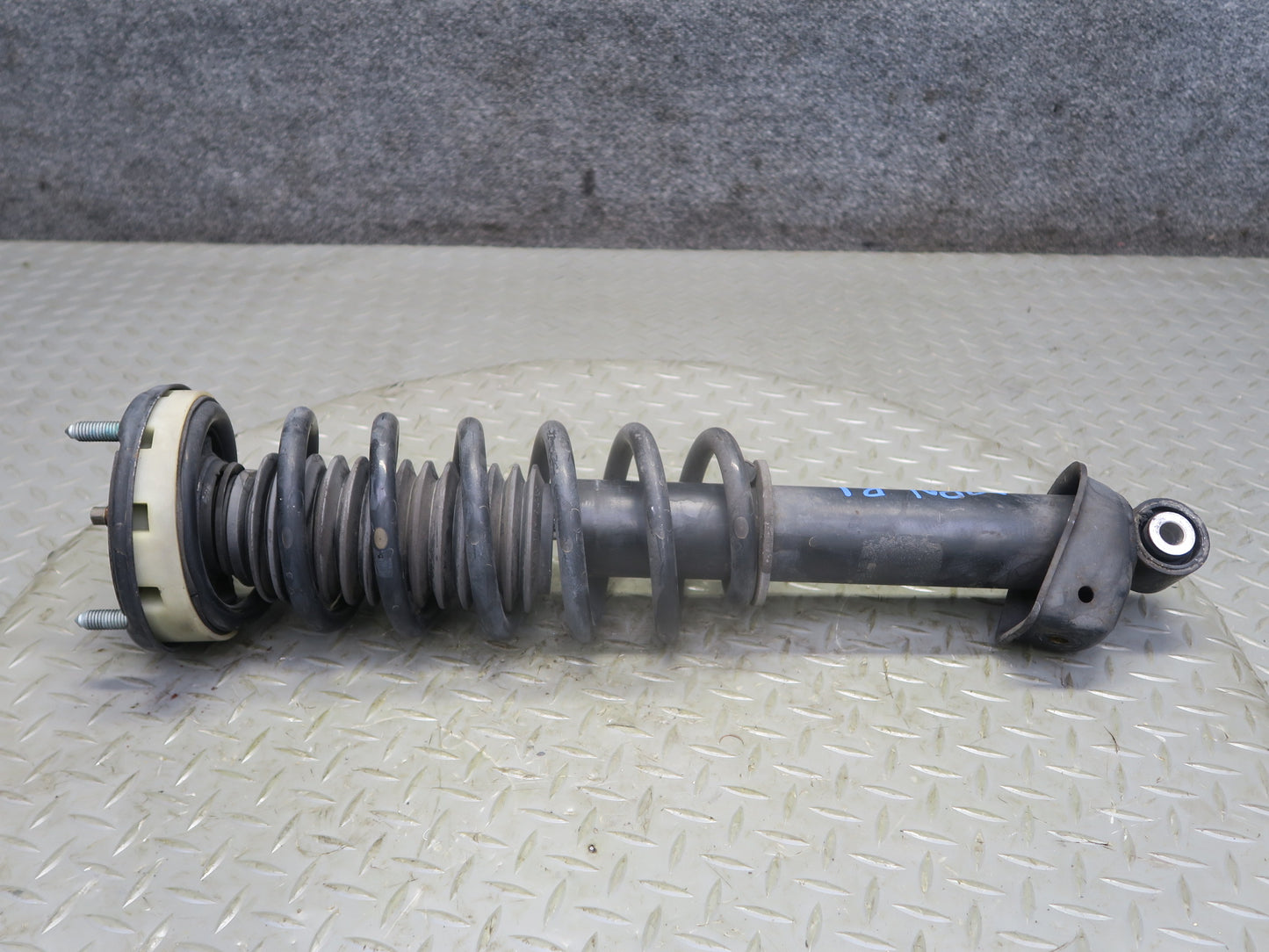 2002-2005 Porsche 911 996 Convertible AWD M/T Rear Strut Shock Absorber Set of 2