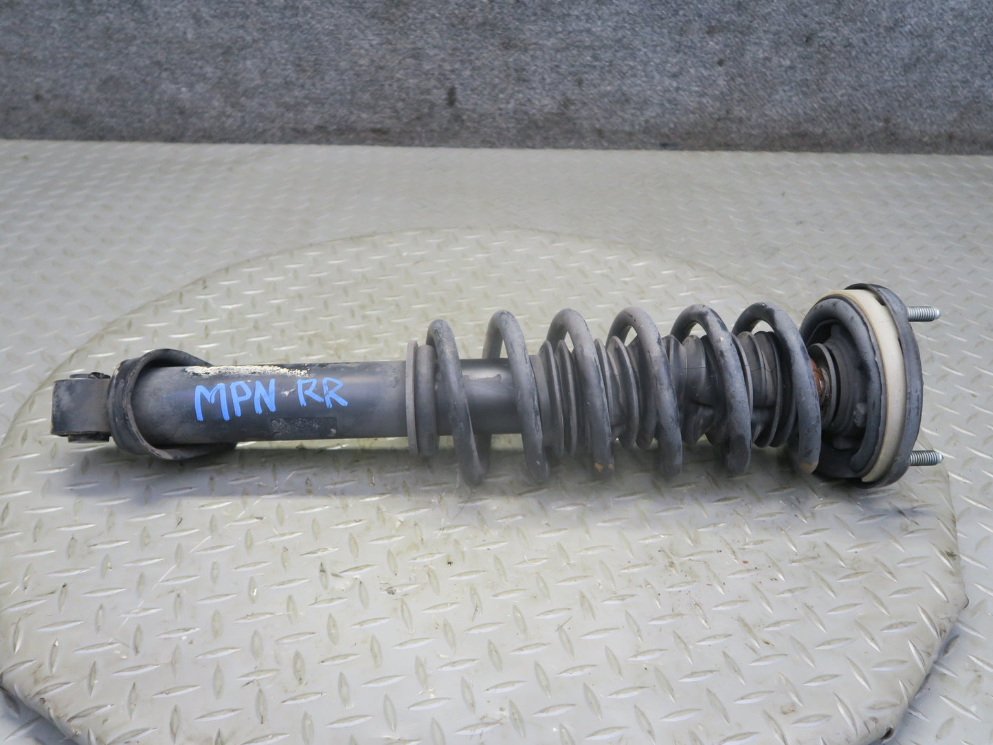 2002-2005 Porsche 911 996 Convertible AWD M/T Rear Strut Shock Absorber Set of 2