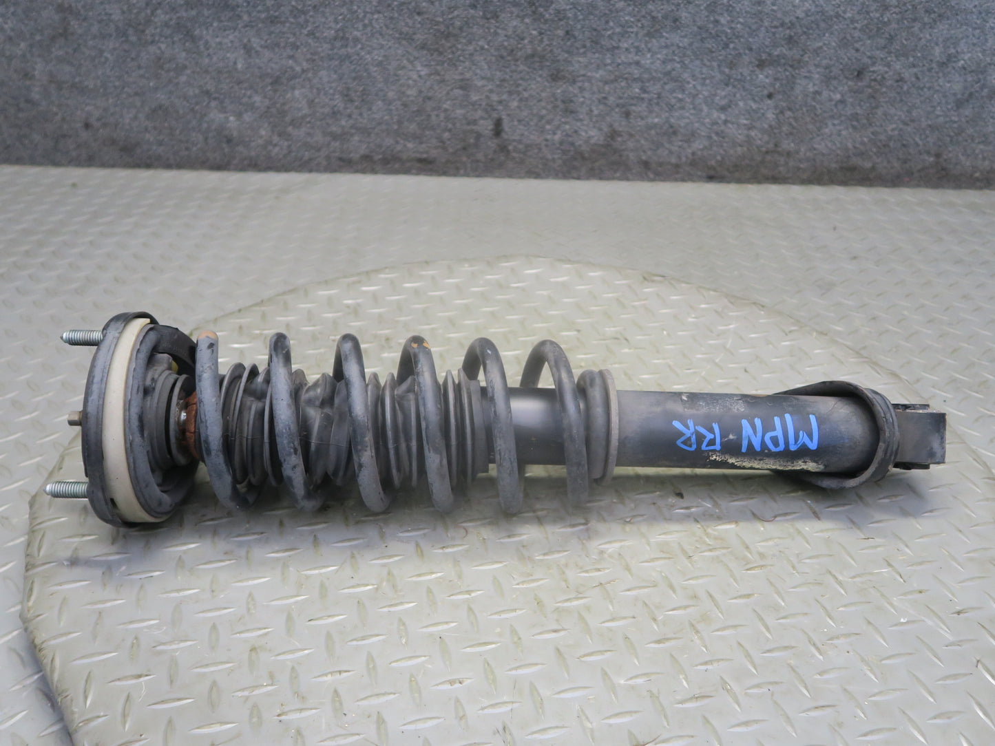 2002-2005 Porsche 911 996 Convertible AWD M/T Rear Strut Shock Absorber Set of 2