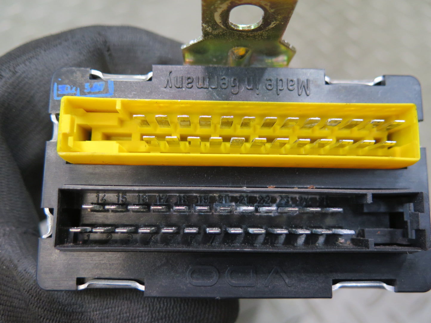 1984-1991 Porsche 928 S4 Central Locking Control Module Indicator Unit