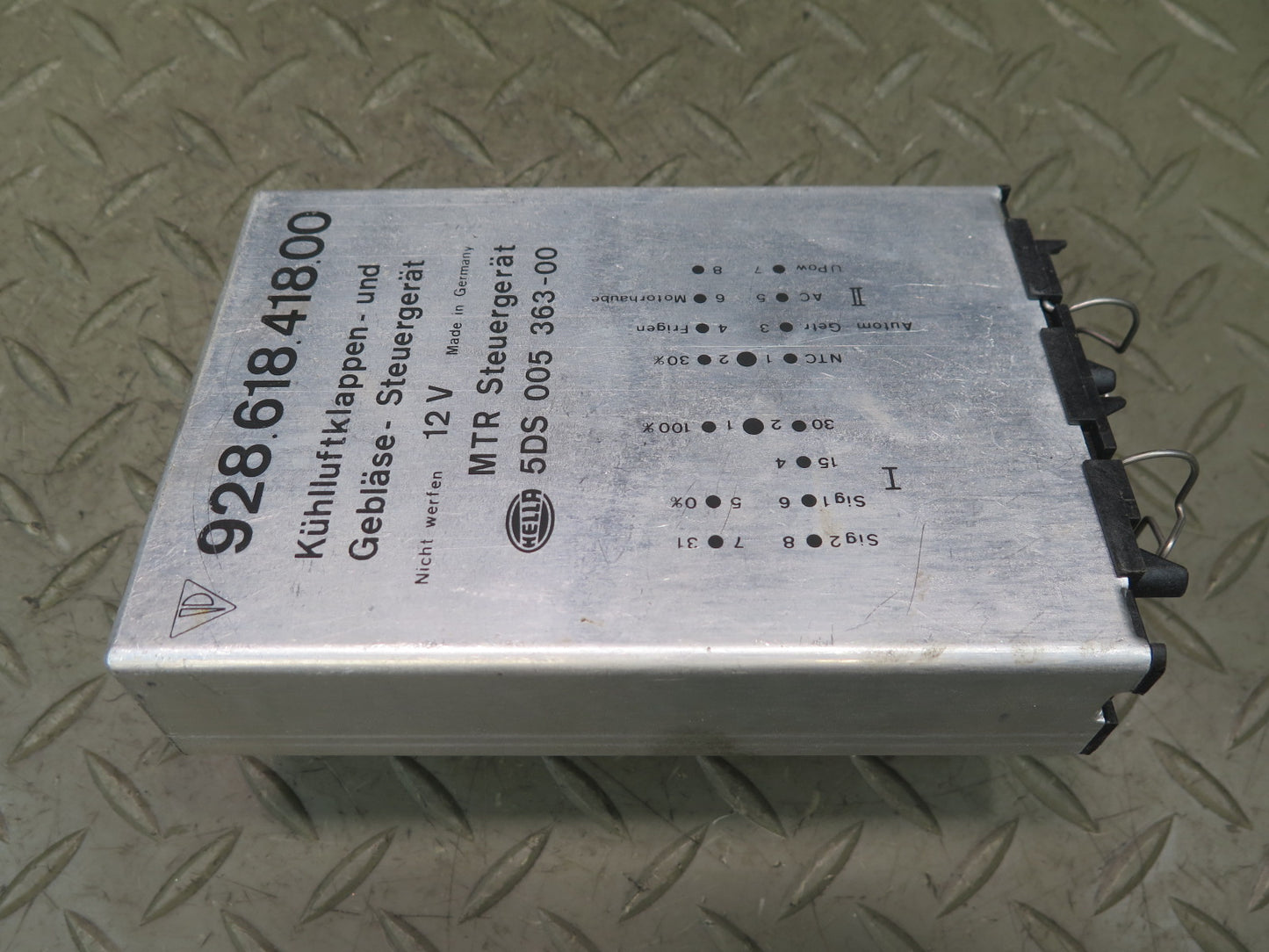1987-1991 Porsche 928 S4 Radiator Cooling Fan Module Relay 92861841800