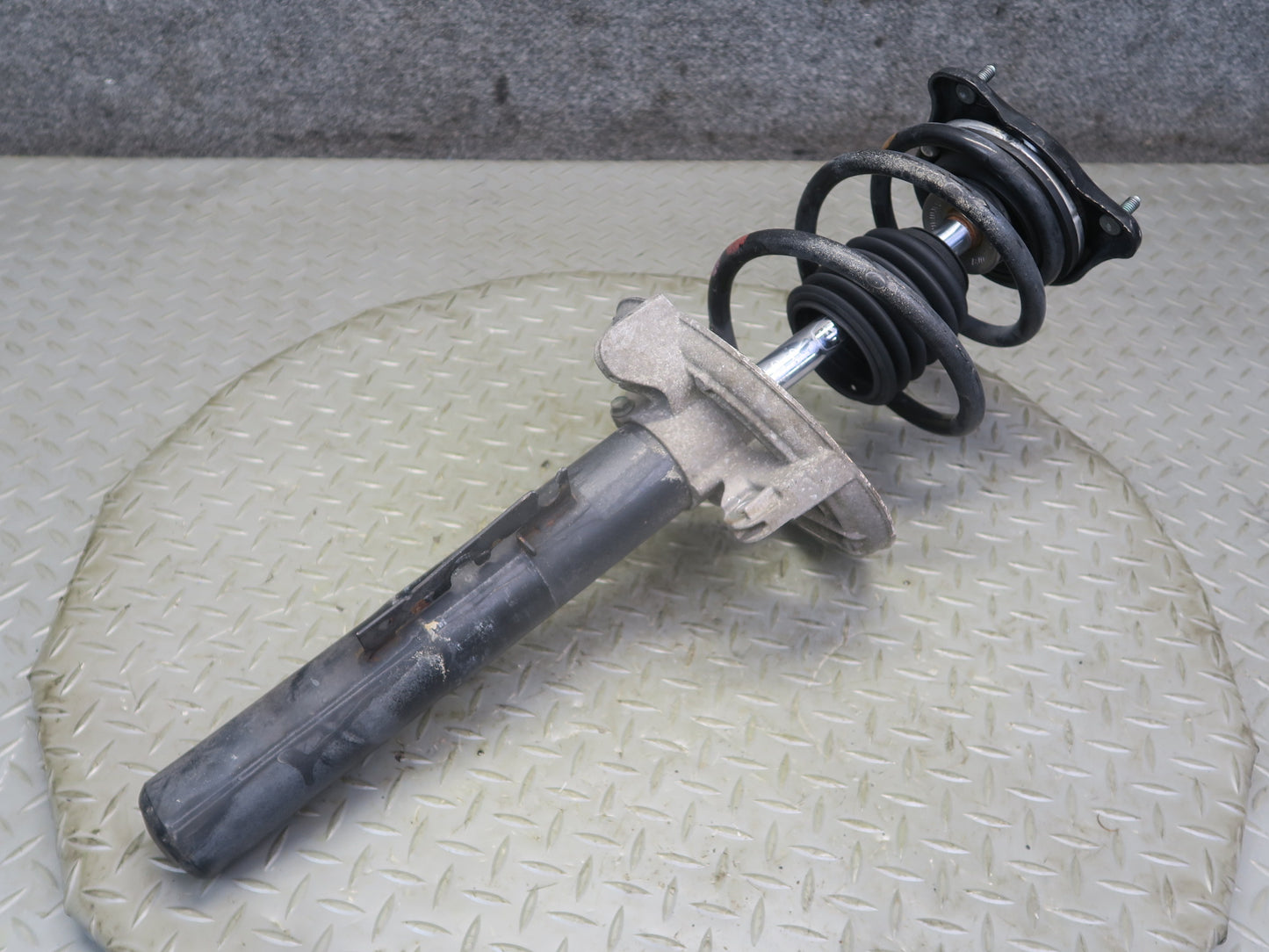 02-05 Porsche 911 996 Convertible AWD M/T Front Strut Shock Absorber Set of 2
