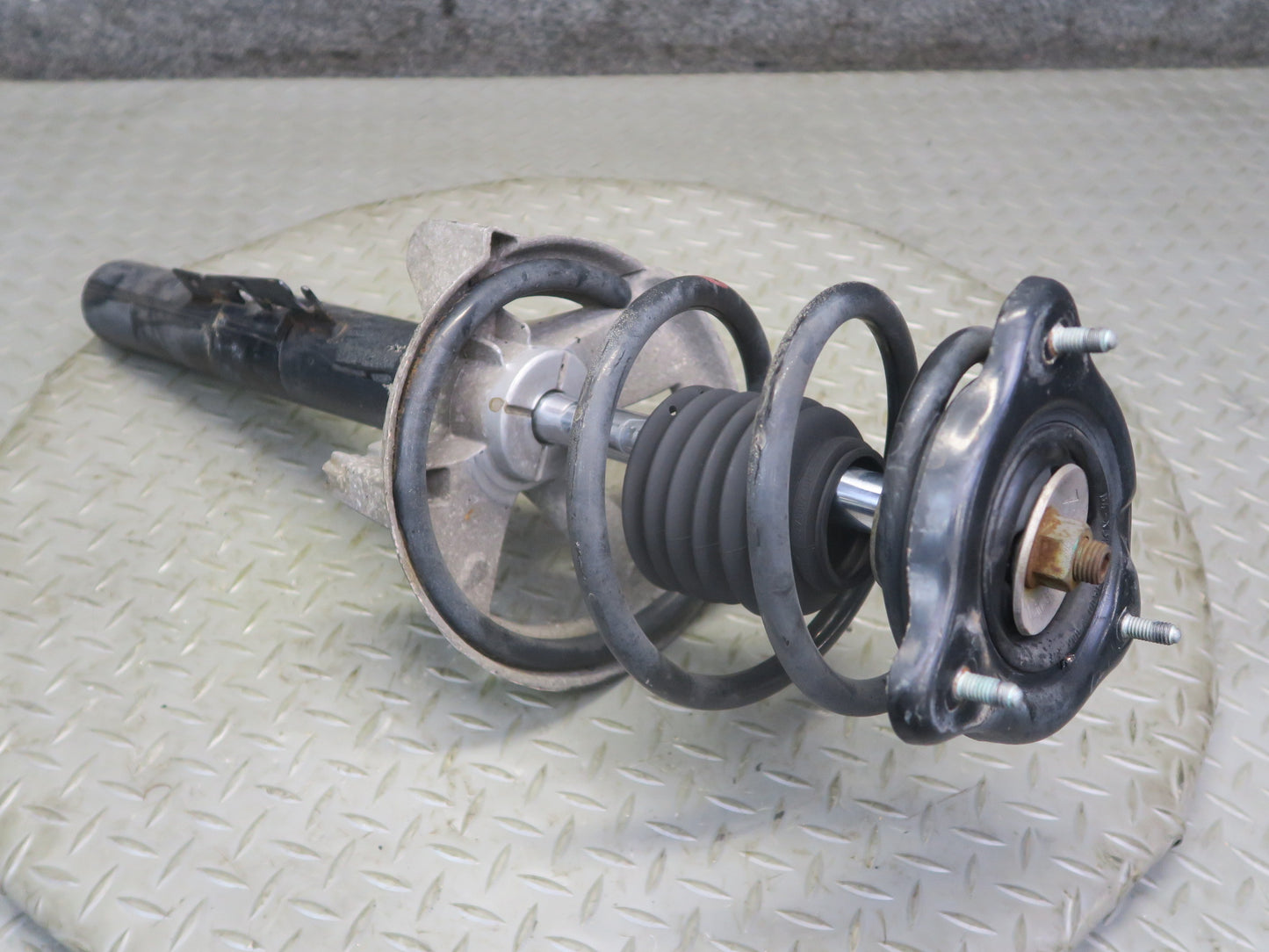 02-05 Porsche 911 996 Convertible AWD M/T Front Strut Shock Absorber Set of 2