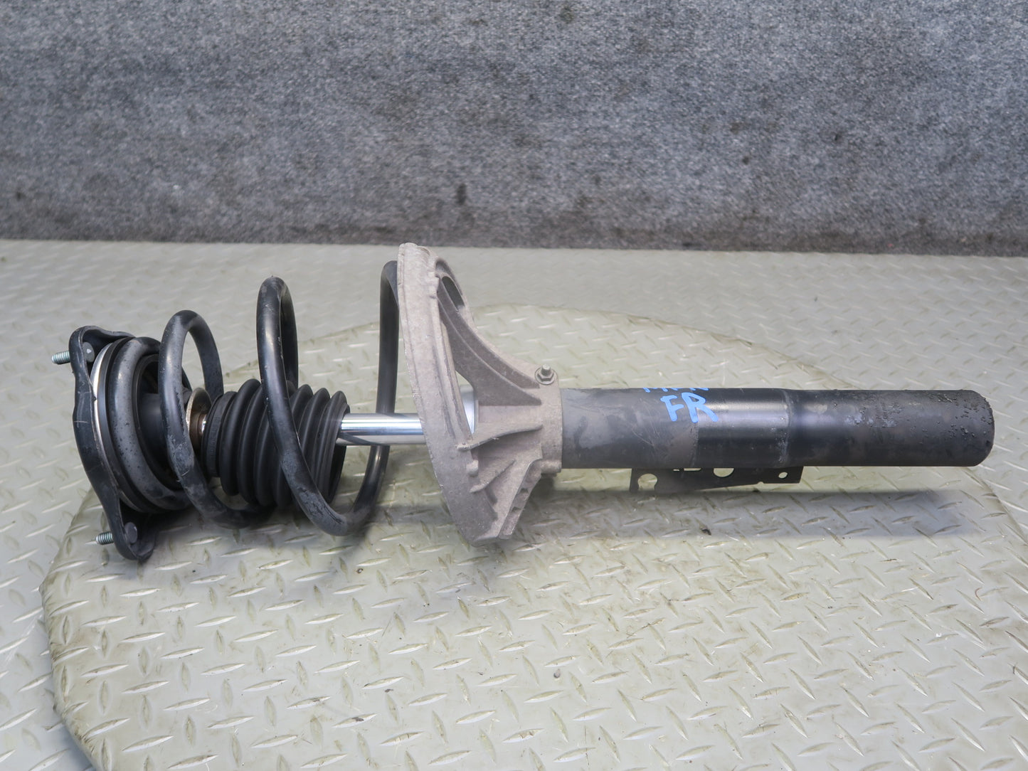 02-05 Porsche 911 996 Convertible AWD M/T Front Strut Shock Absorber Set of 2