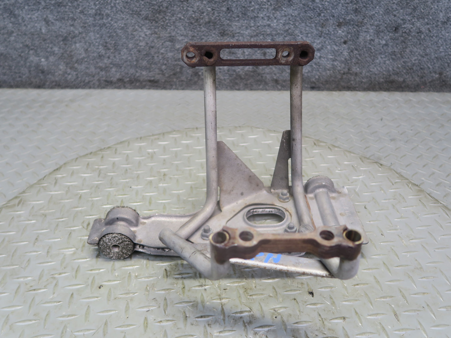 2002-2005 Porsche 911 Carrera 996 Right Side Muffler Support Bracket